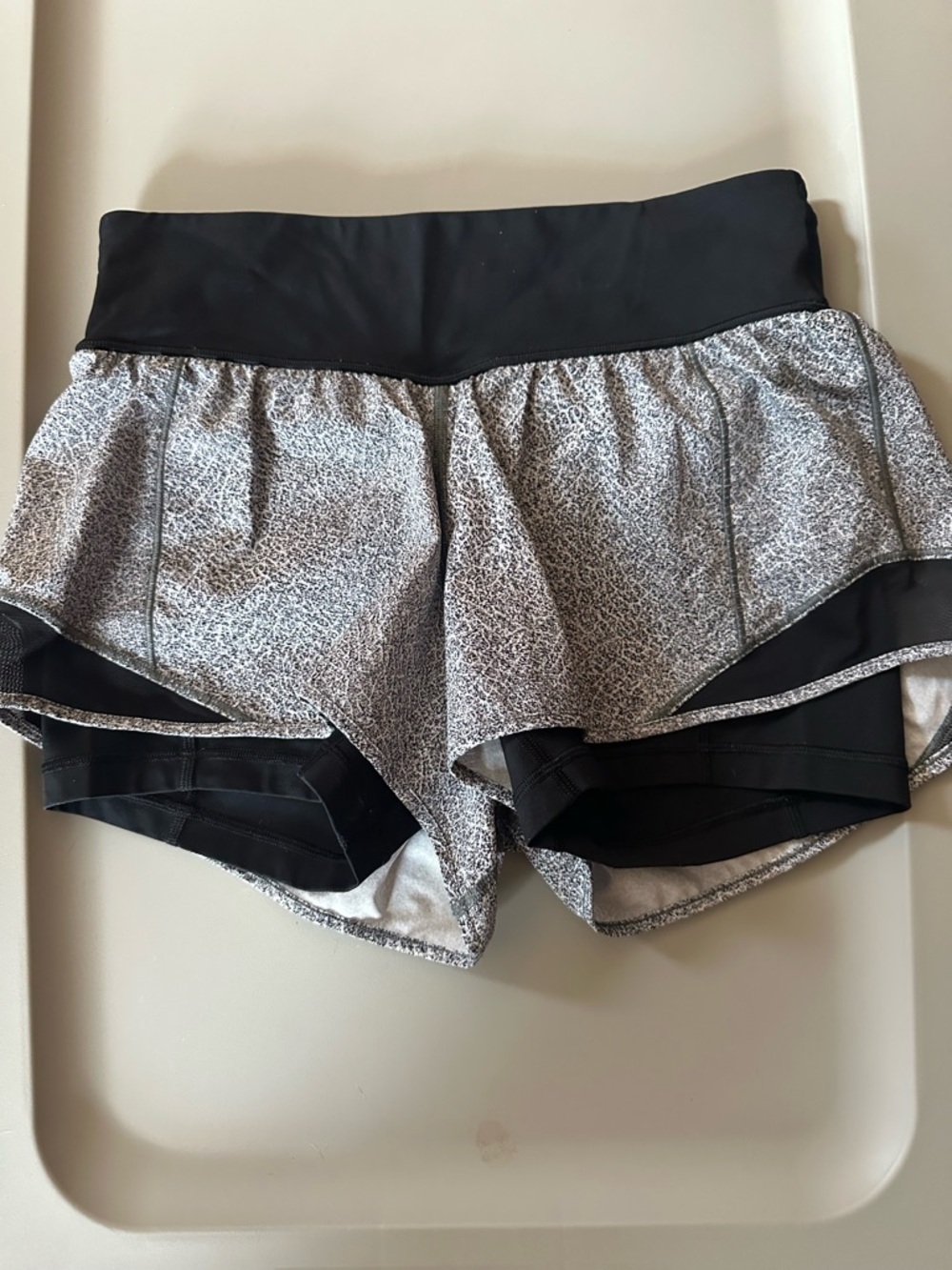 Lululemon Break Free Shorts black and grey